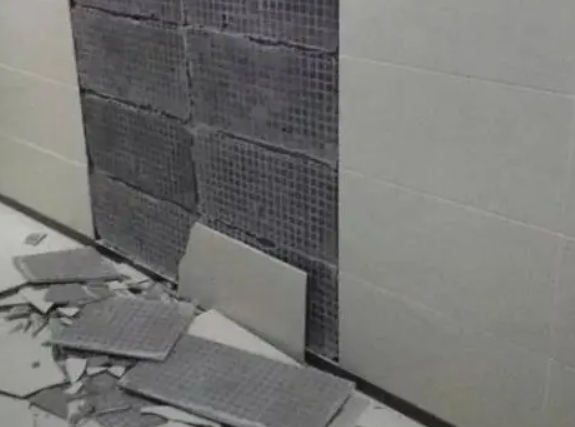 山海关瓷砖空鼓维修公司分享下山海关墙砖松动维修的知识